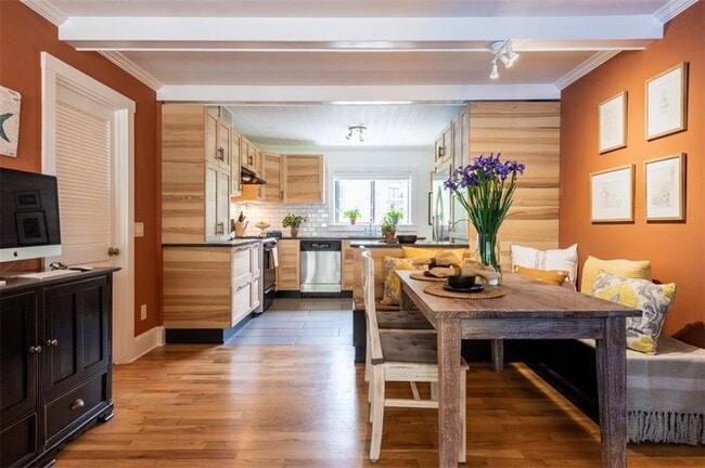 Photo - 106 Ardmore Pl NW Unit 3