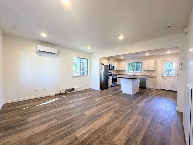 Photo - 112 Maple St