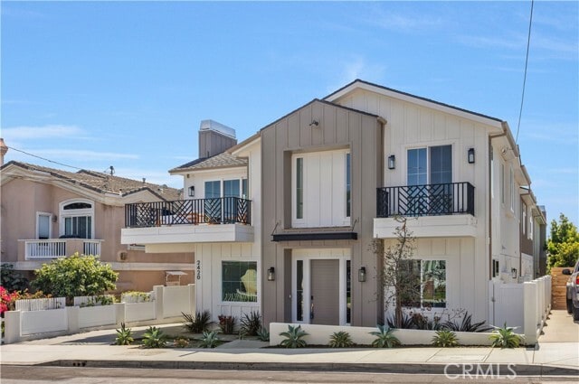 2420 Ives Ln