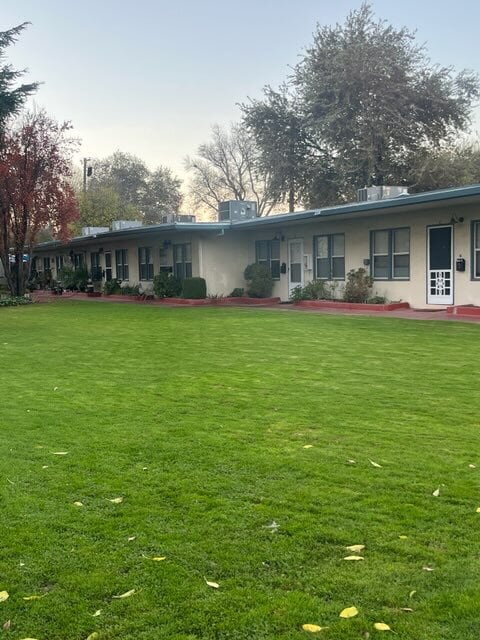 Building Photo - 1 bed 1 bath Unit D