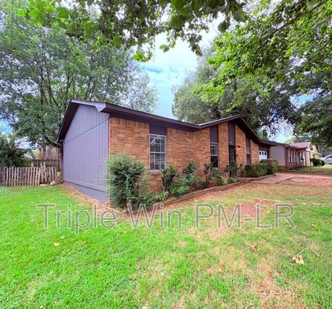 Photo - 220 Randall Dr