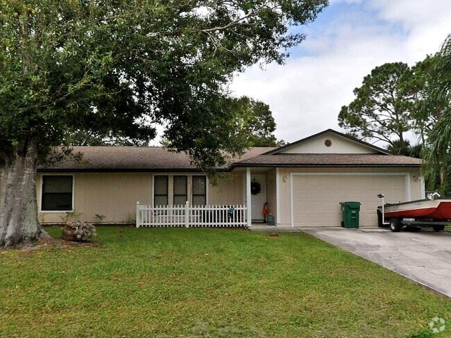 Building Photo - 2180 SW Pamona St Rental