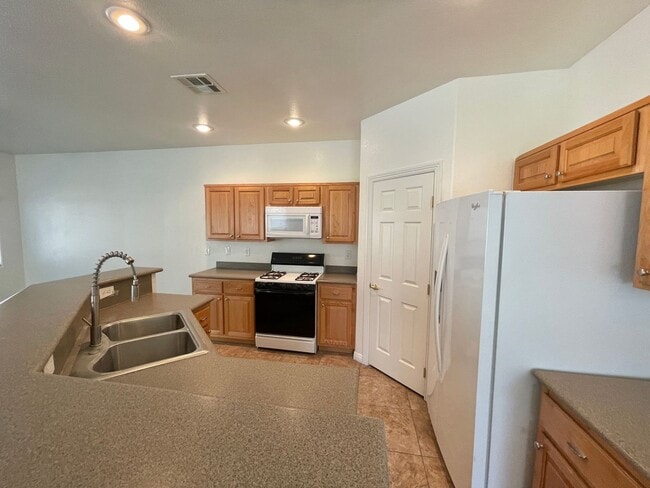 Photo - Great Spacious 3 bedroom Townhome Available!