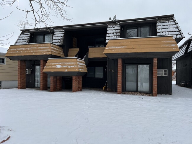 Building Photo - Affordable Two Bedroom Now Ready! Unit D