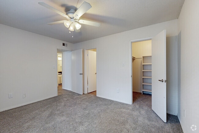 2BD 2BA 922SF