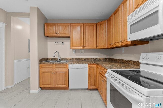 Building Photo - 329 Broad St Unit 1