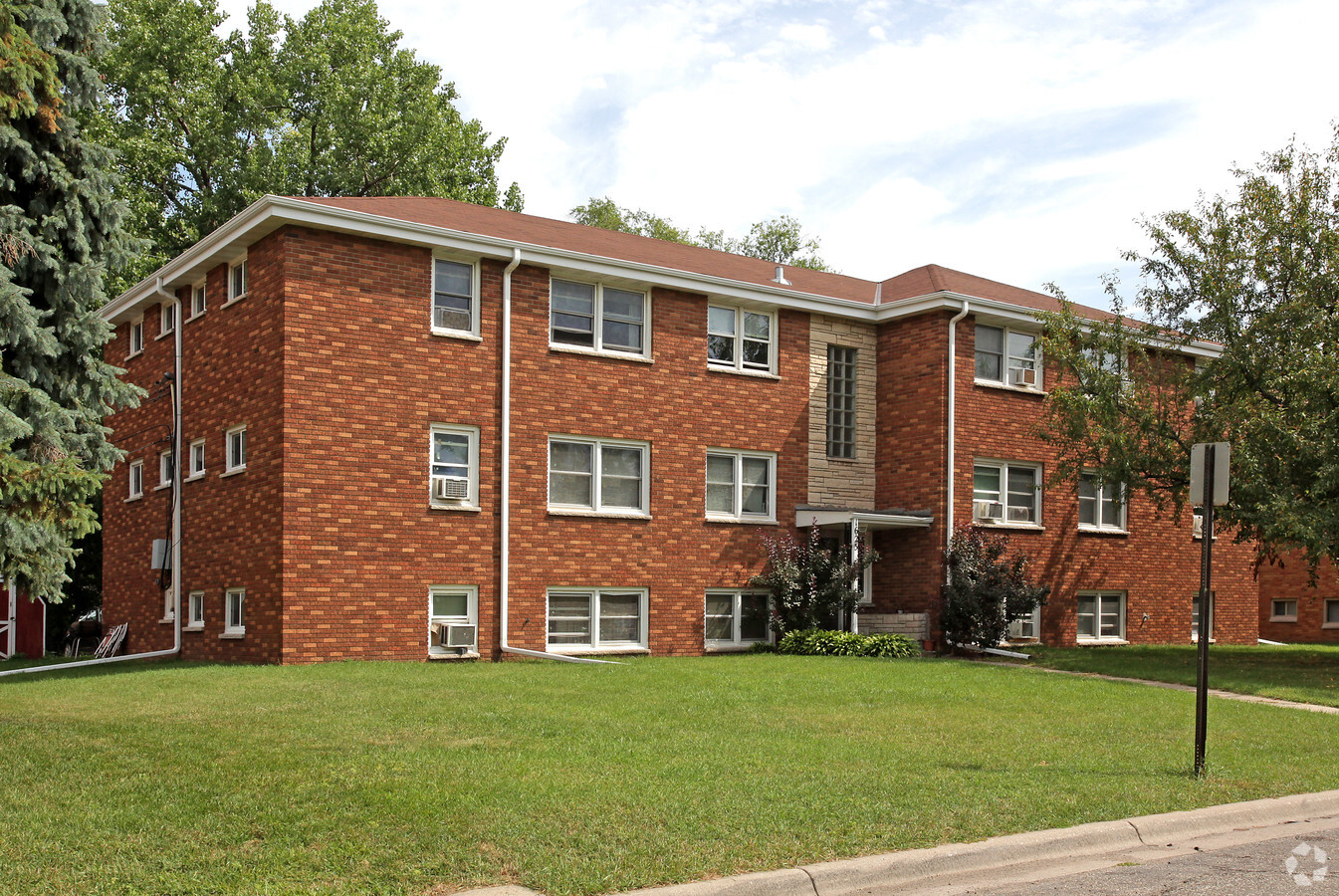 Primary Photo - 1625 Eldridge Ave W Apartments