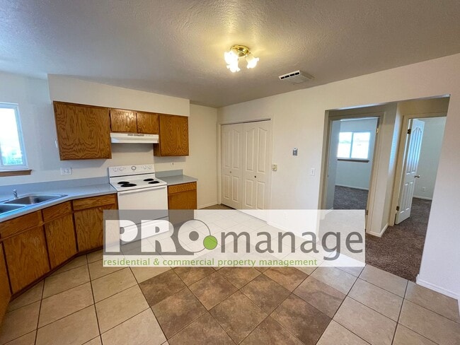 Photo - 3 Bed, 1 Bath Apartment w/ 1-Car Garage - Idaho Falls Unit 2185 #1