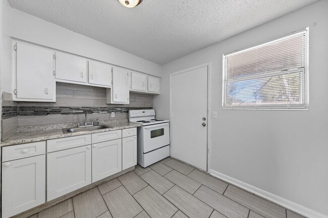 Photo - 1531 Louisiana St Unit Apt 2