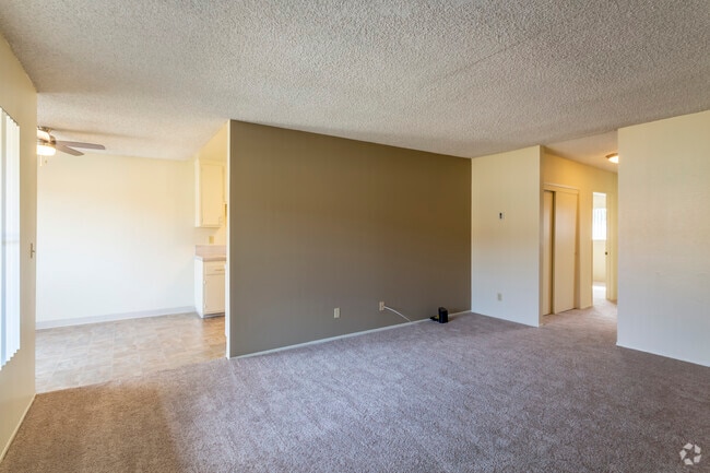 2 HAB, 2 BA - 930 ft² - Alderwood