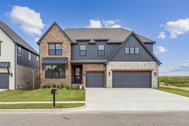 Building Photo - 5 Bed | 5 Bath House