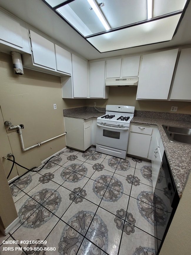 Photo - 959 S Mountain Ave