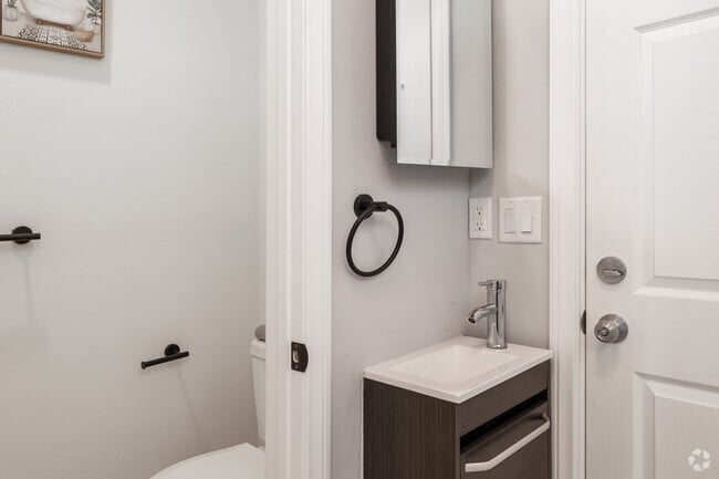 Studio - 137SF - Bathroom