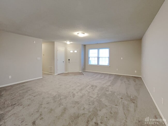 Photo - 1679 Long Lake Dr