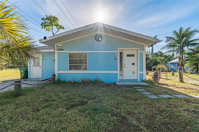 Building Photo - 4504 Oakley St Unit B Rental