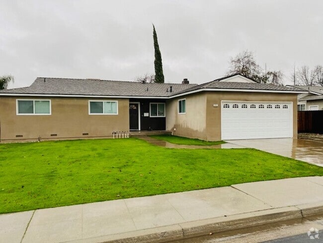 Building Photo - $2,295 Shaw & Fowler, 4 Bedroom Home - Ral...