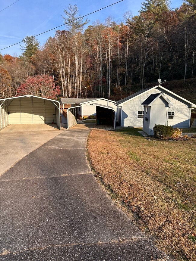 Photo - 304 Carson Elliott Dr