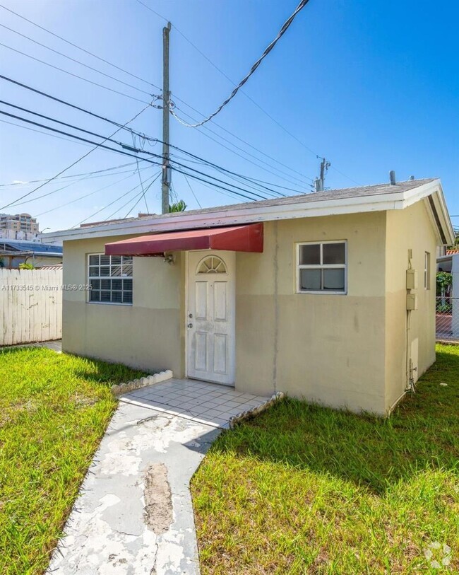 Building Photo - 3640 SW 25th St Unit Casita Rental