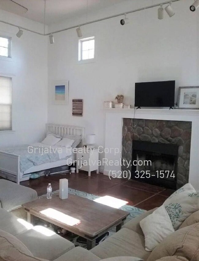 Photo - 1070 E Miles St Unidad 03