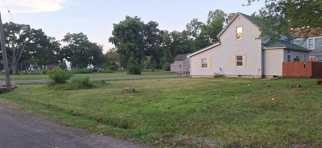 Photo - 26 E 1st St