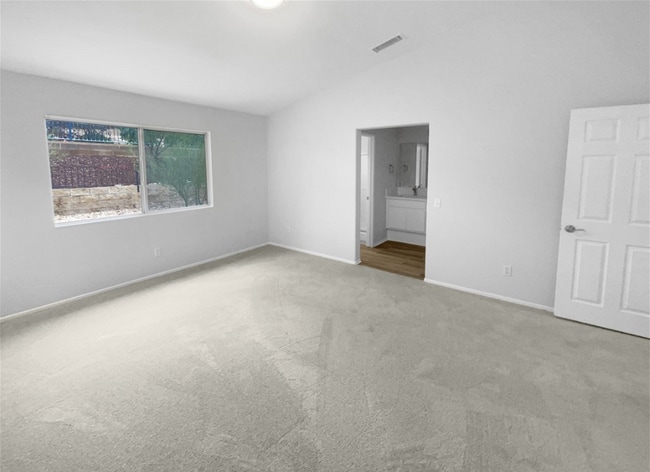 Photo - 758 Hillview St