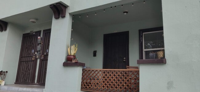 Front view of subject unit - 1707 Park Ave Unit 1