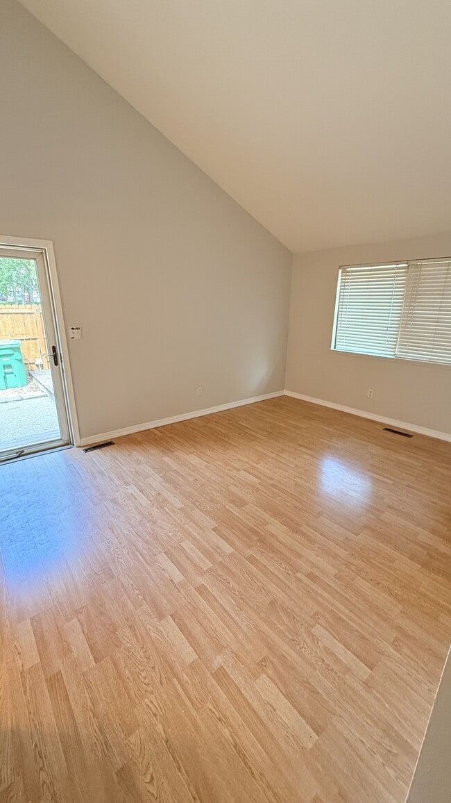 Photo - 937 Breezewood Cir