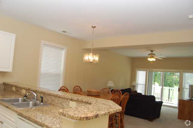 Building Photo - 3 Bedroom Condo in World Tour