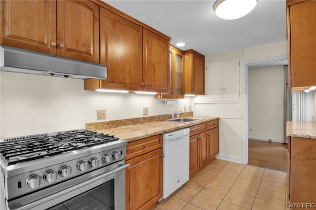 Photo - 280 Getzville Rd