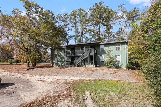 Building Photo - 851 Maple St