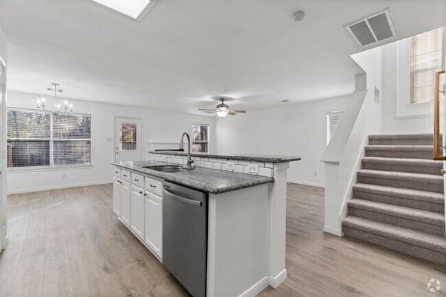 Building Photo - 122 S Walden Elms Cir Rental