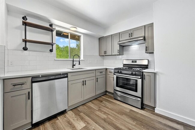 Building Photo - 1706 Elmhurst Dr