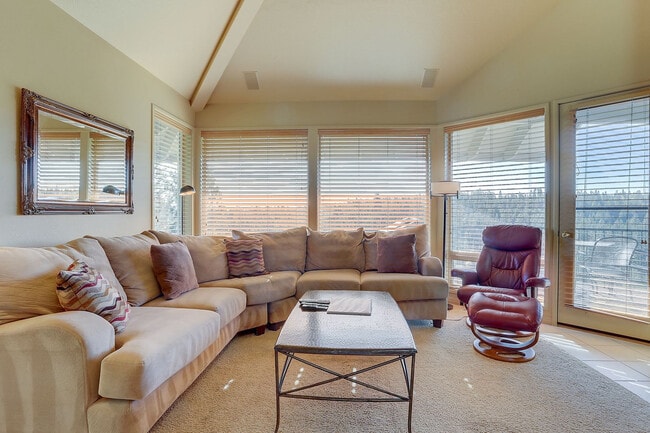 Building Photo - 19717 SW Mount Bachelor Dr Rental