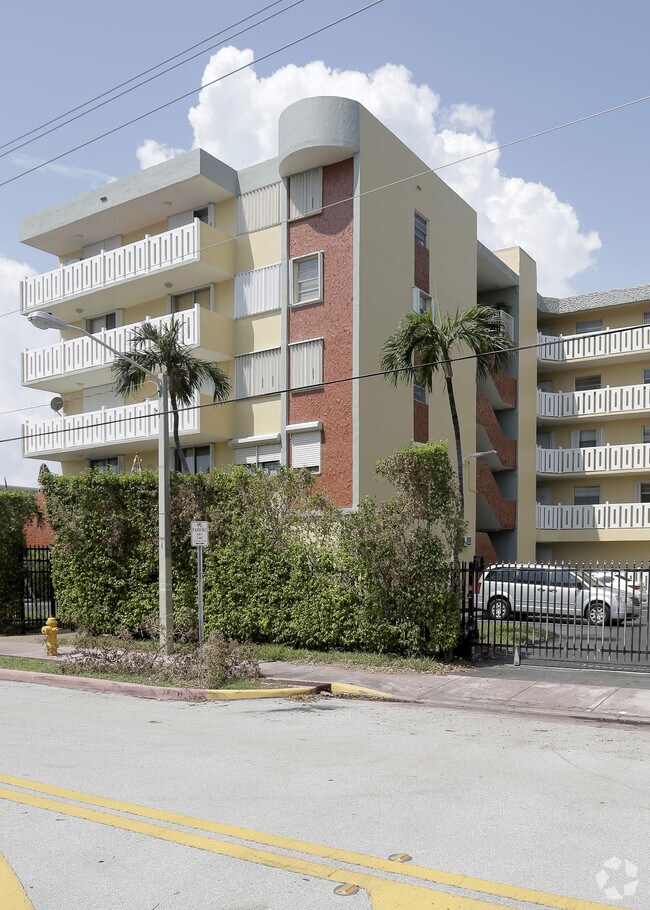 7900 Tatum Waterway Dr Apartments For Rent in Miami Beach, FL