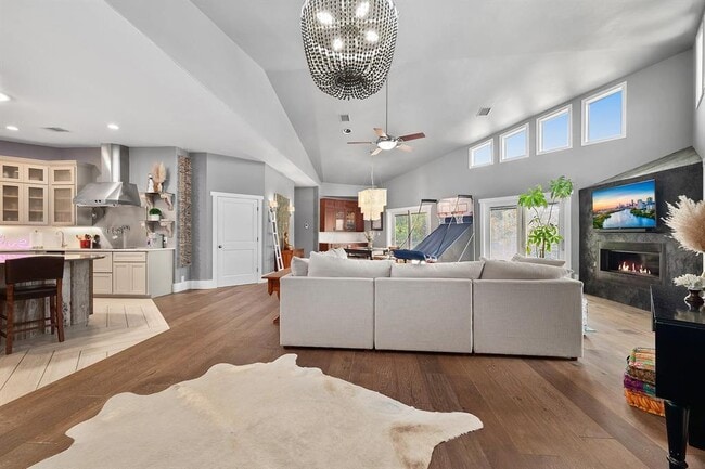 Photo - 2001 Mestena Trail