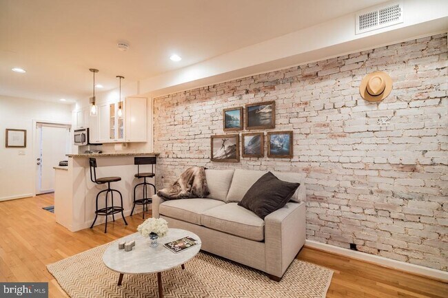 Photo - 619 11th St NE