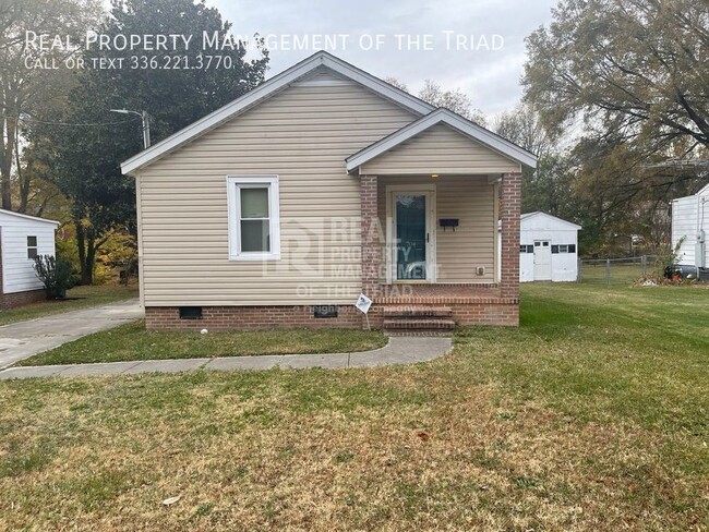 Cute and convenient 3bd/1ba Ranch near N.C... - Cute and convenient 3bd/1ba Ranch near N.C... House