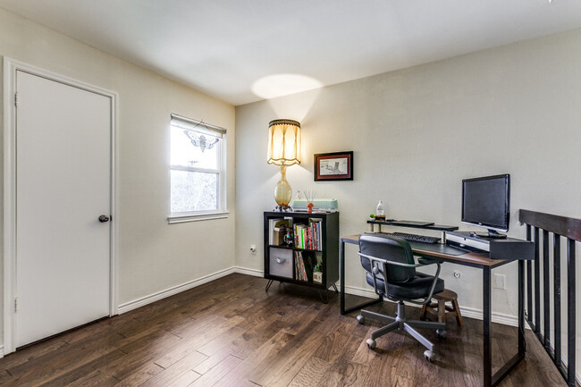 Photo - 14800 Enterprise Dr Rental