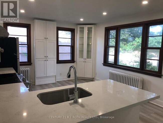 Photo - 34 Cundles Rd E