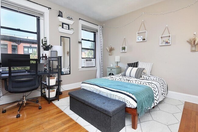 Building Photo - 30 Claflin Rd Unit 2