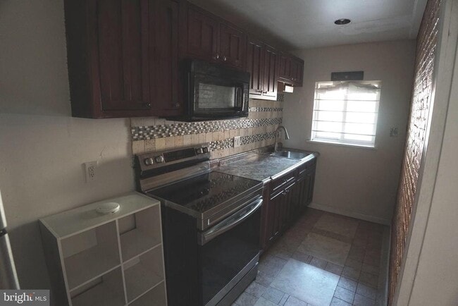 Photo - 804 Cathedral St Unit 7