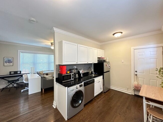 Photo - 648.5 W Roscoe Unit N4