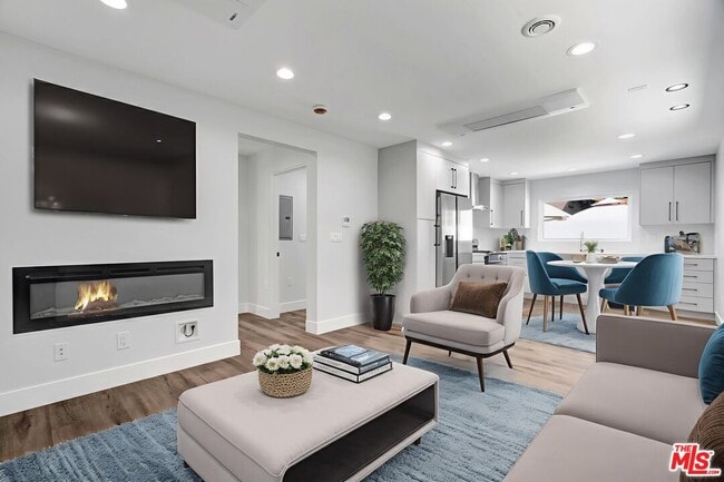 Building Photo - 11611 Burbank Blvd Rental
