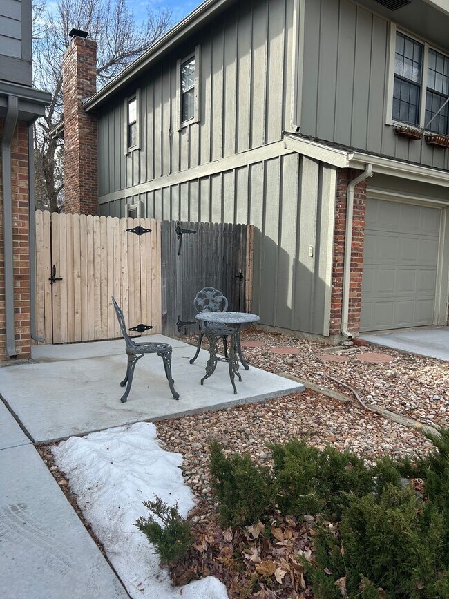 Photo - 5 BR/3 1/2 BA in the Desirable Meadowglen Community!!