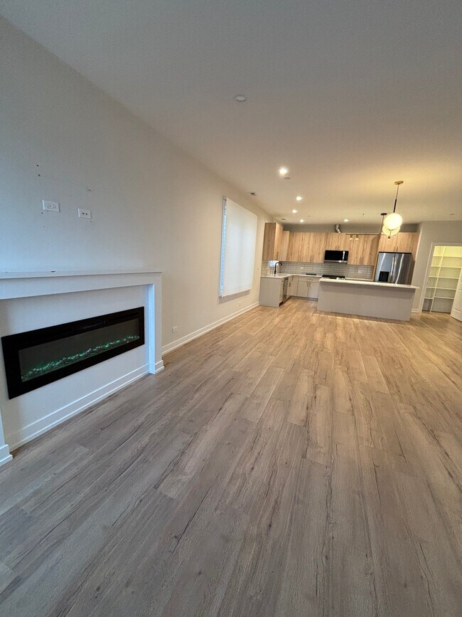 6853 W Belmont Ave Unit 3