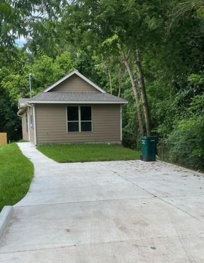 Building Photo - Bring your canoe, the backyard is in the "... Rental
