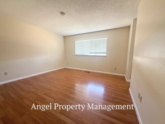 Photo - 2208 Begonia Ct