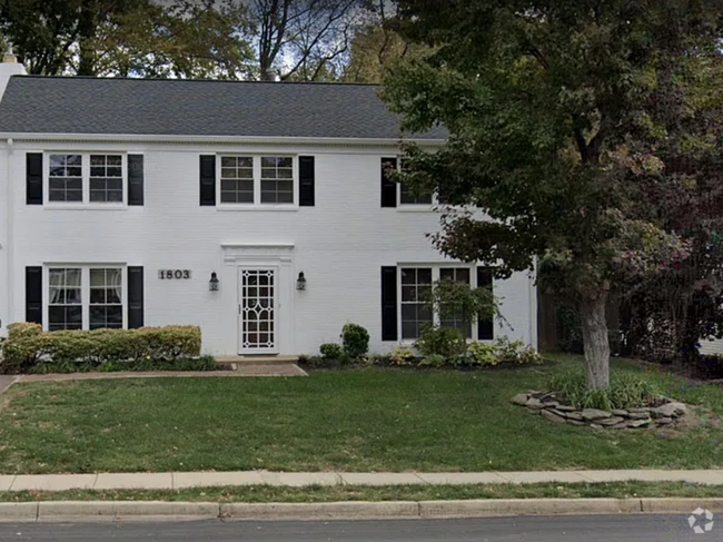 Building Photo - 1803 Great Falls St Rental