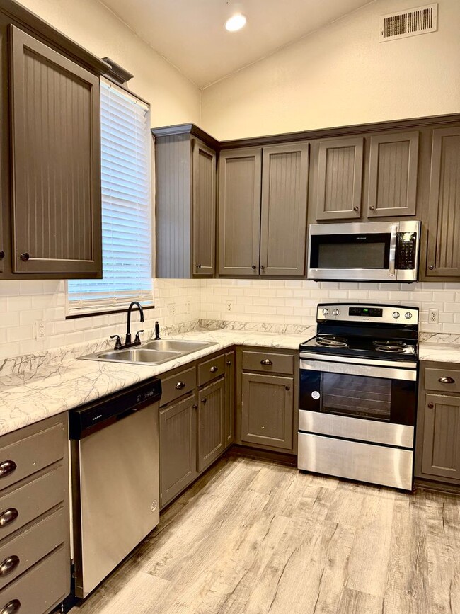 Photo - 3 Bed / 2 Bath in Jonesboro Available Now!