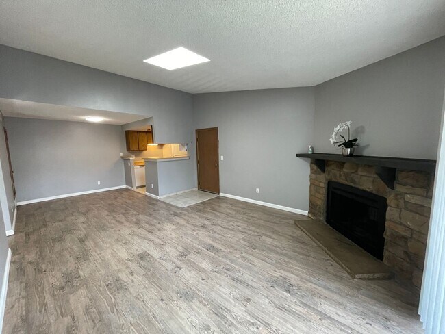 3464 S Eagle St Unidad 204